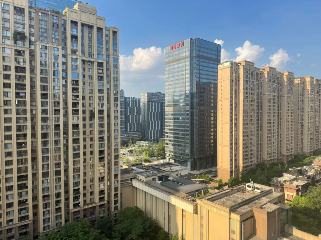 车间存储方案设计要点:货架与工具柜的选型搭配指南